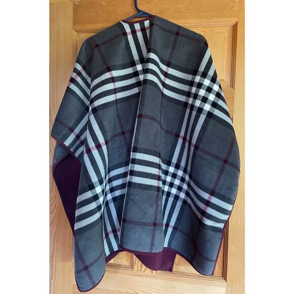 Woolrich Women's Gray Plaid Maroon Reversible Fleece Blanket Wrap TAILGATE WARM - Picture 2 of 4